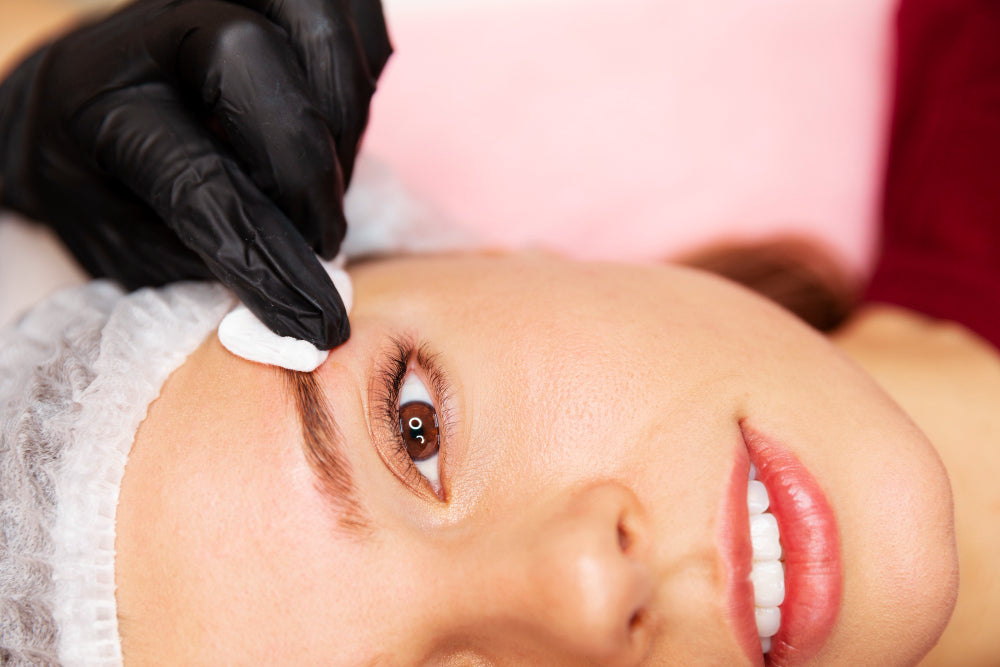 La magia de la queratina en el tinte híbrido para cejas y pestañas: Ideal para profesionales de la estética