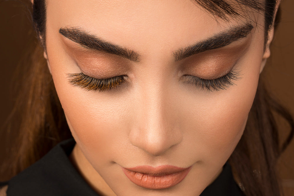 Cejas perfectas: Dominando las tendencias de tinte profesional