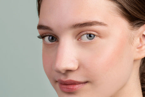 El aceite de jojoba: La clave para cejas más definidas y saludables