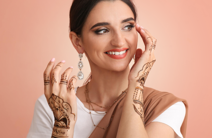Descubre los Secretos de la Henna: Una tradición milenaria para embellecer y cuidar tu cuerpo